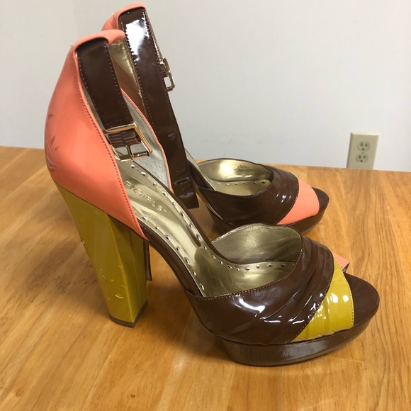 BCBG platform heels 8 1/2 - Picture 2 of 4